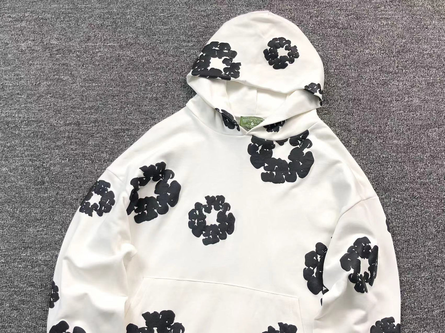 Il denim strappa la ghirlanda di cotone