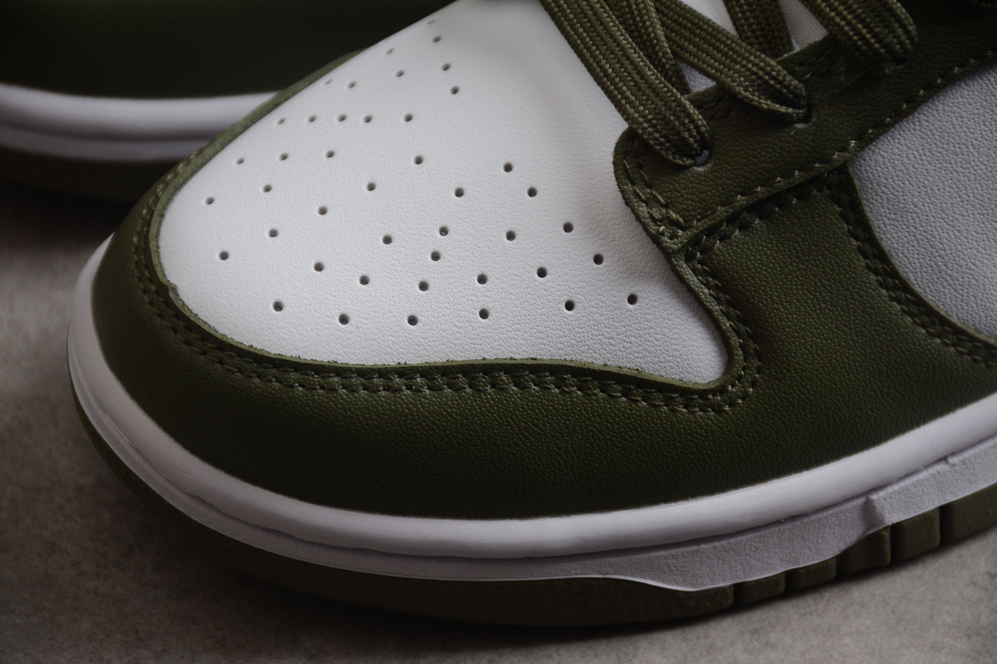 Nike Dunk Low Mitteloliv 