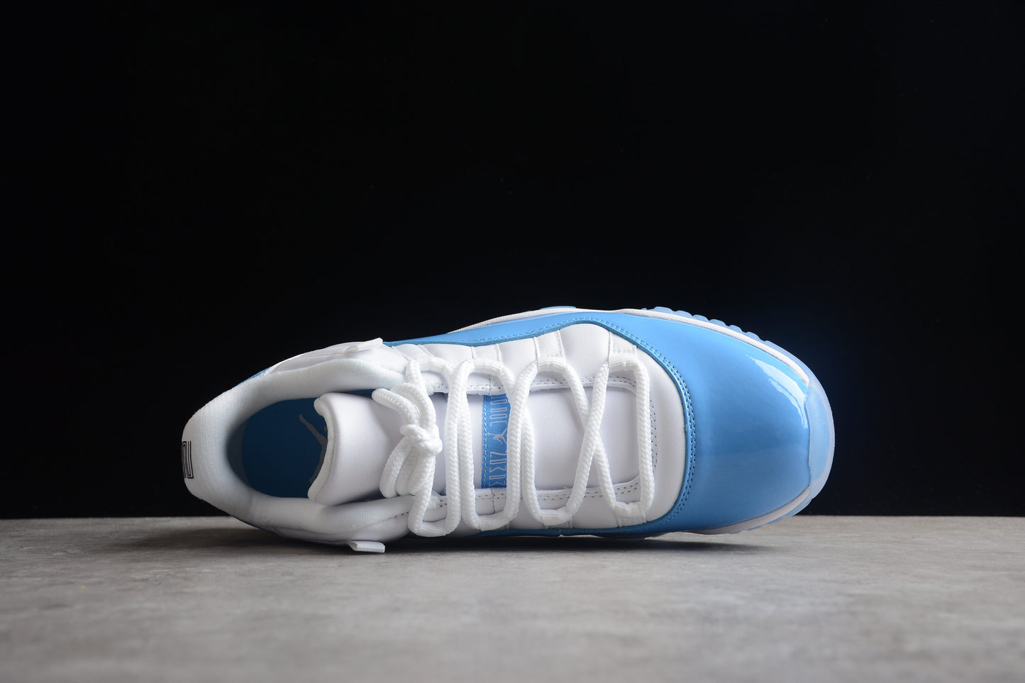 Air Jordan 11 Low „Weiß &amp; Universitätsblau“ 