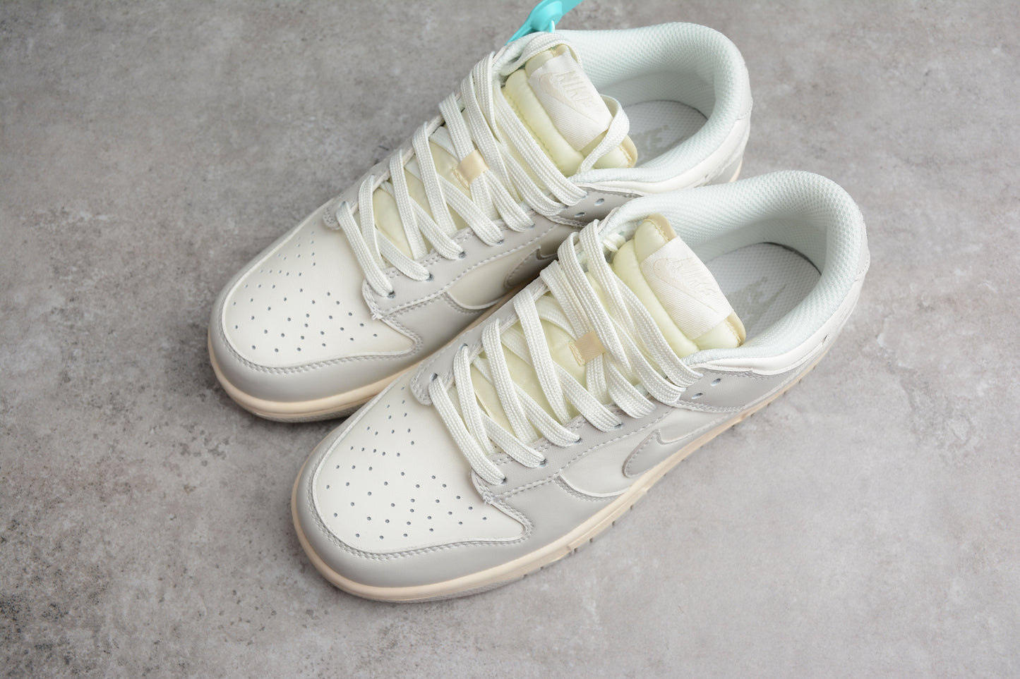Nike Dunk Low Light Bone 
