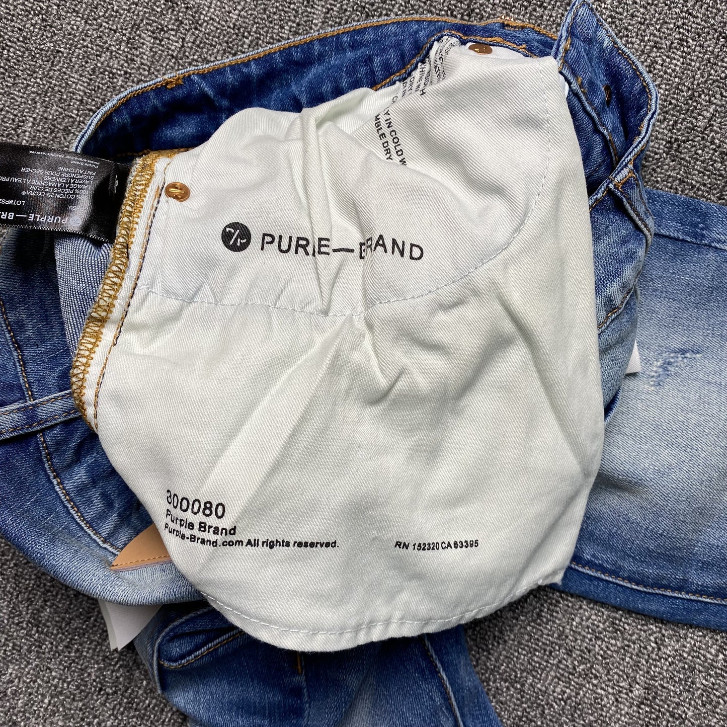 Schmale Jeans der Marke Purple Brand