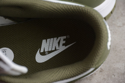 Nike Dunk Low Mitteloliv 