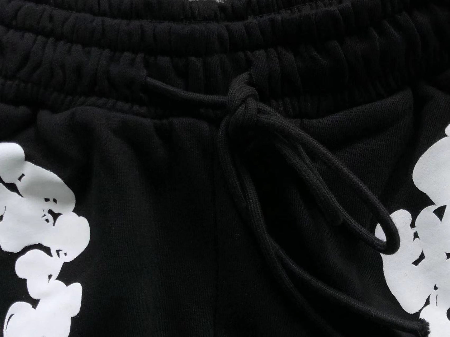 Pantaloncini con strappi in denim