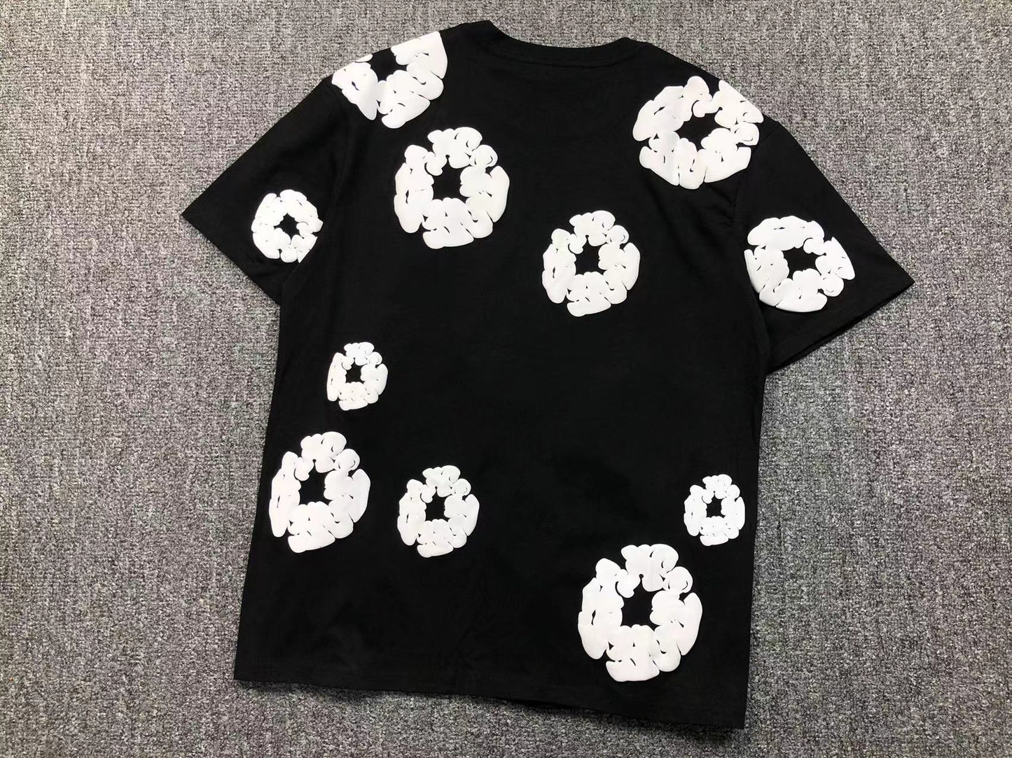 Completo corto con strappi in denim