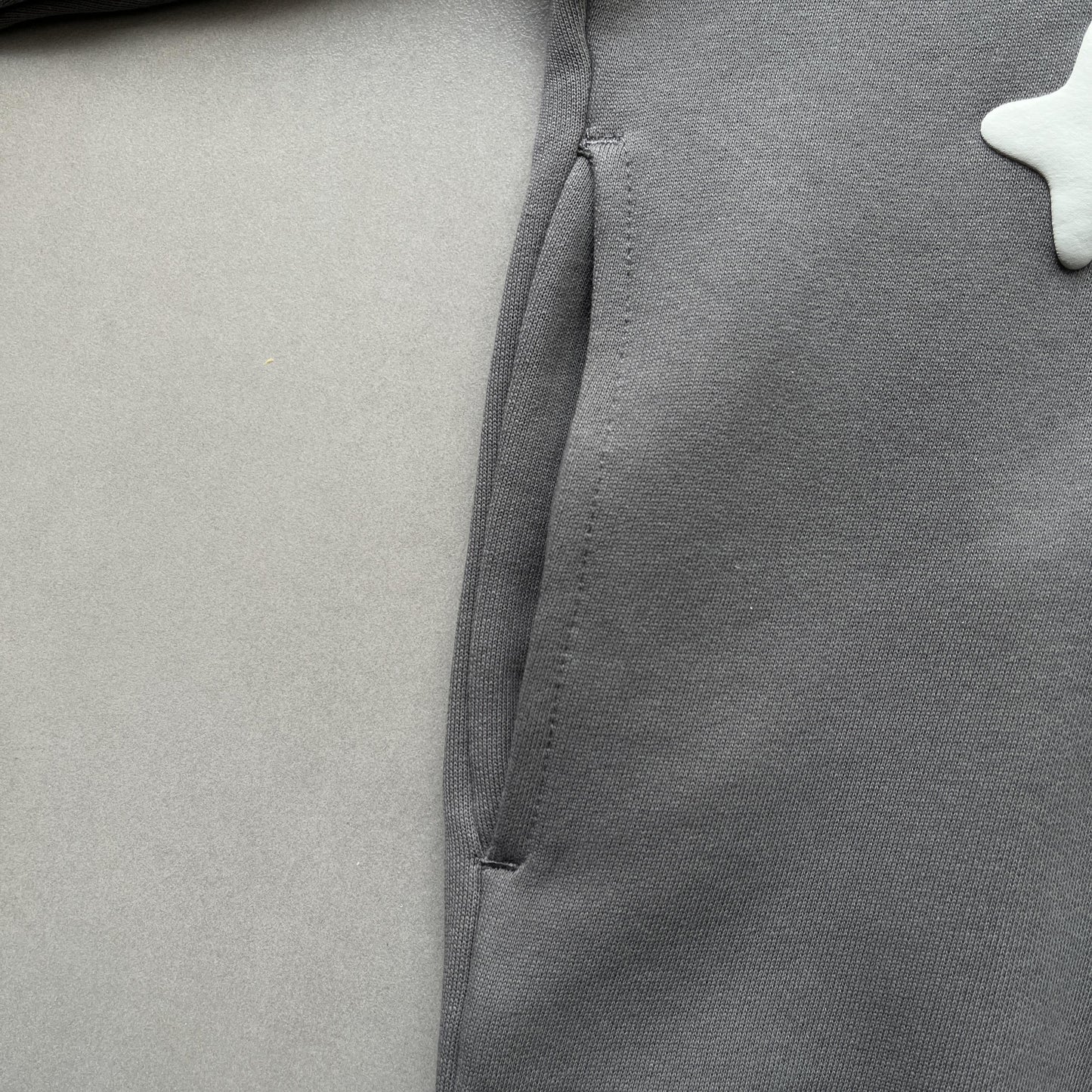 Broken Planet Universe Schwarzes Loch Hoodie 