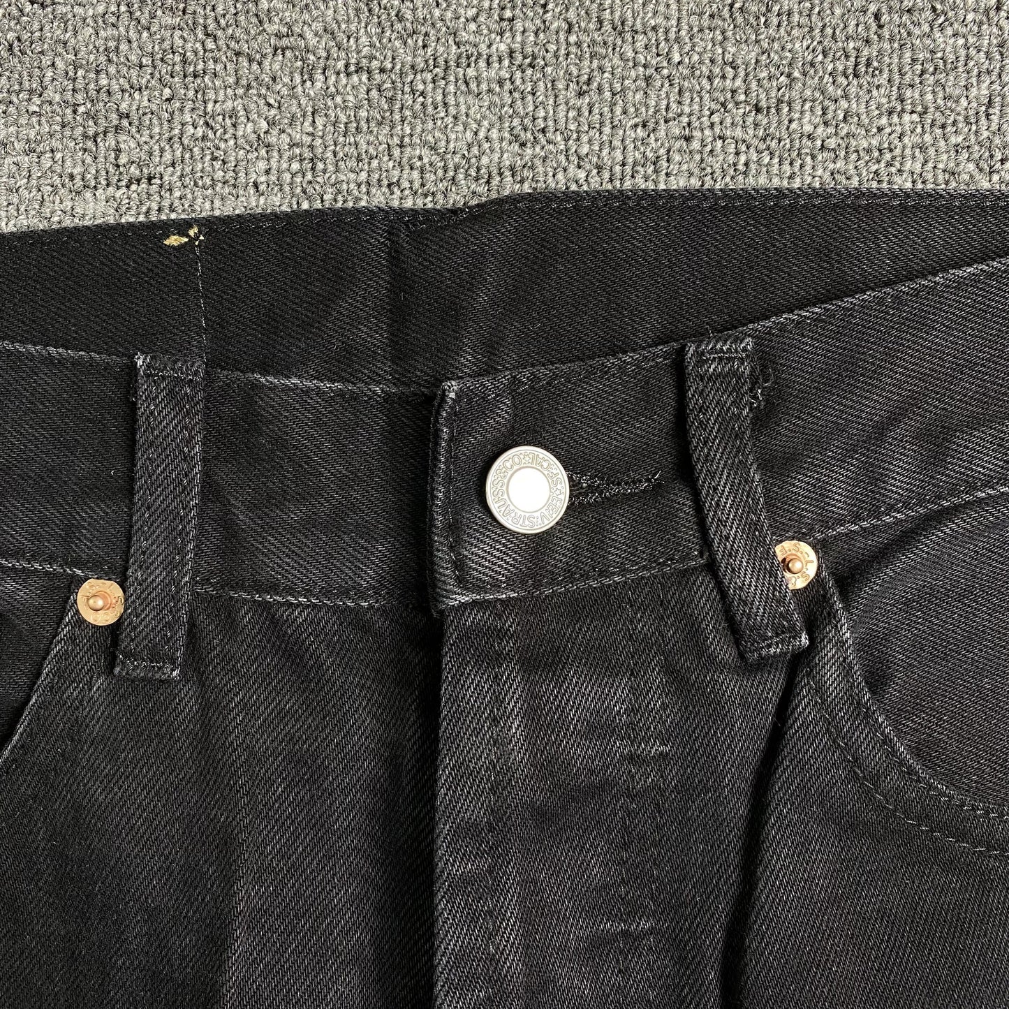 Jeans strappati in denim