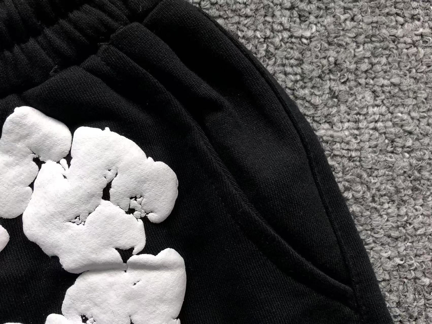 Maglietta con lacrime di denim