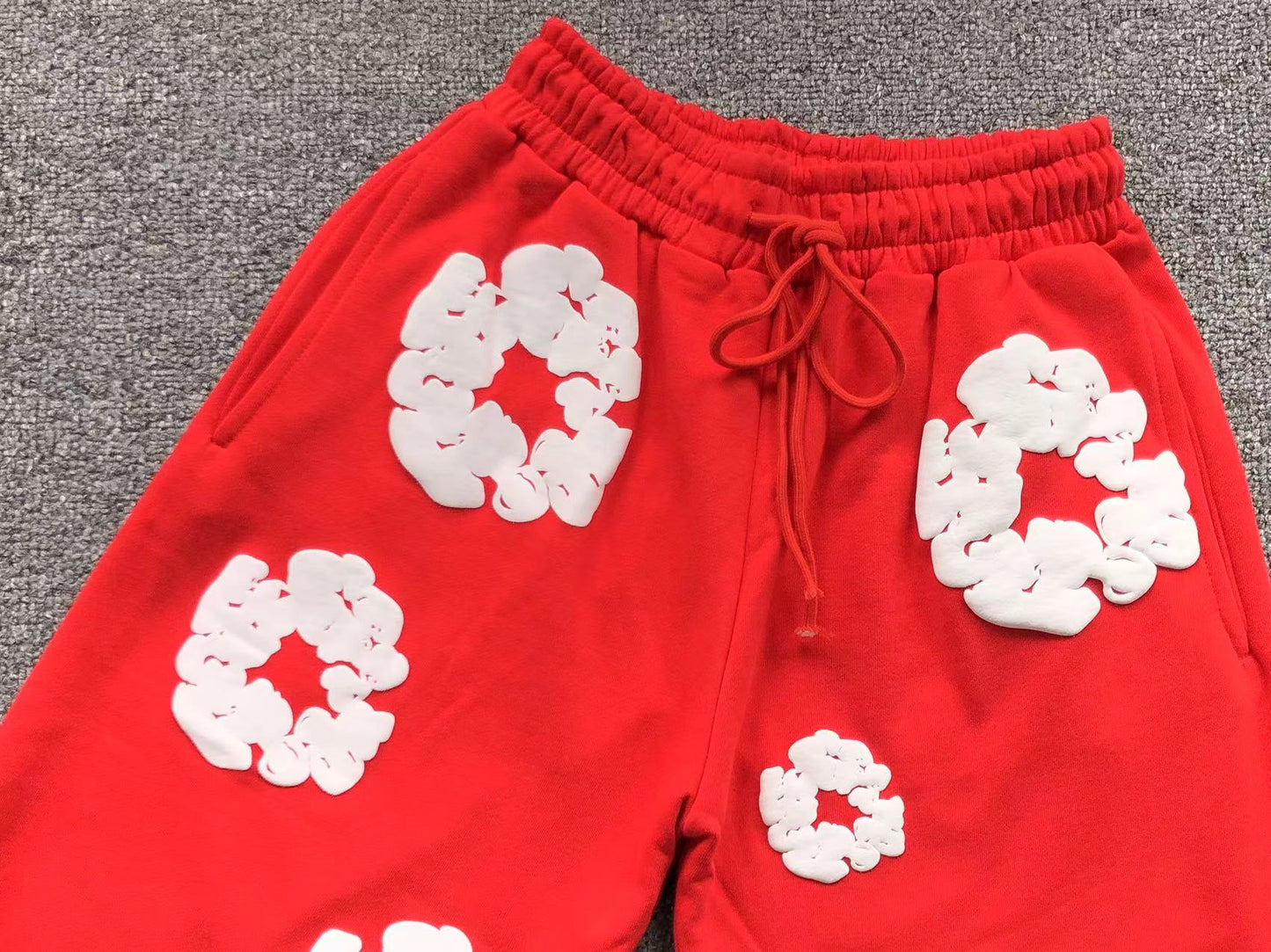 Pantaloncini con strappi in denim