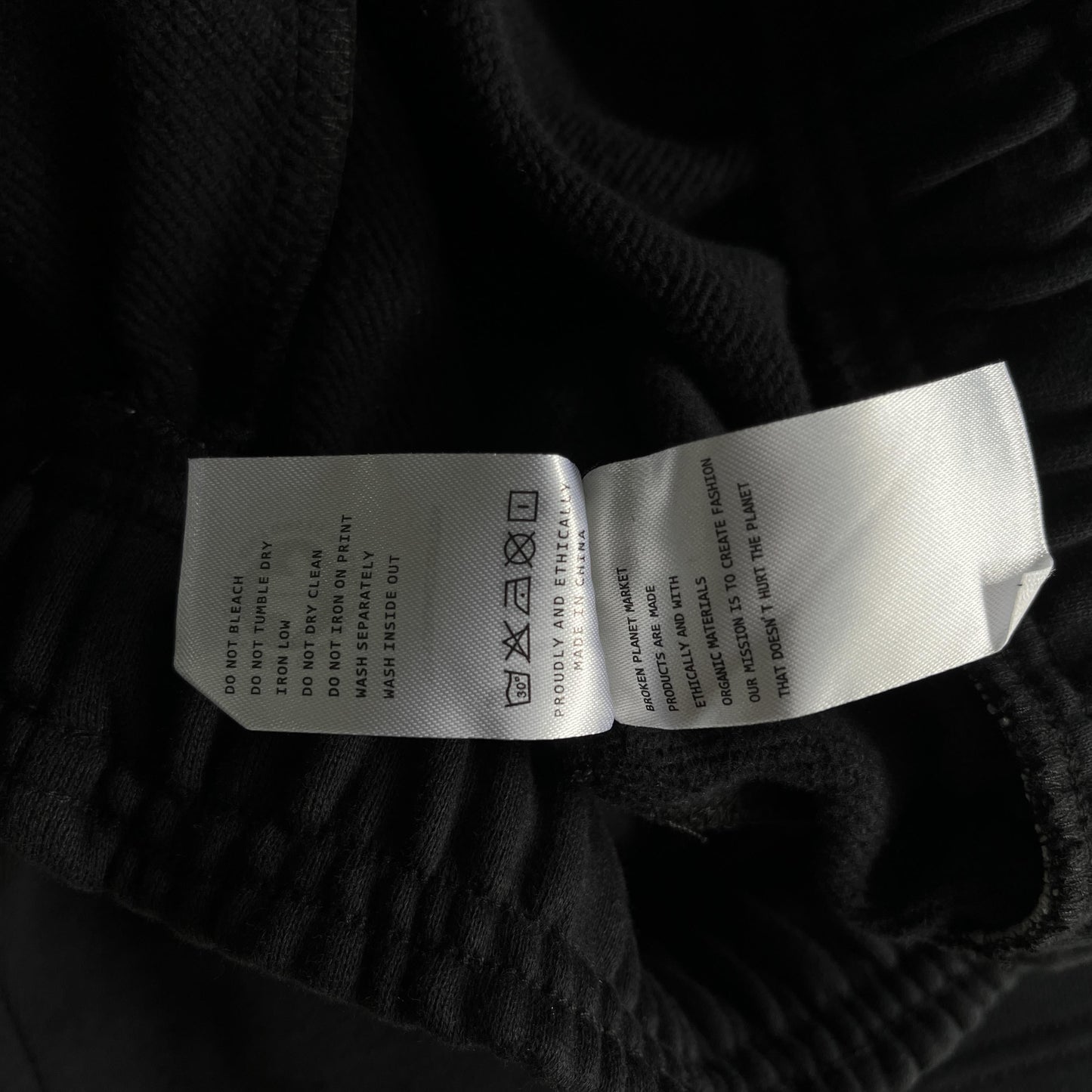 Broken Planet – Baumwollshorts in Mitternachtsblau 