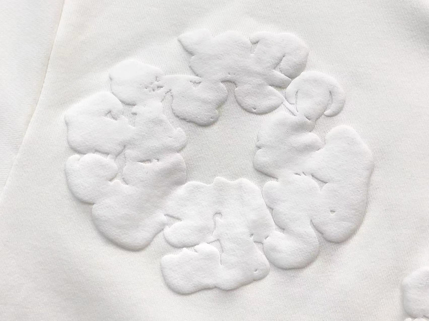 Il denim strappa la ghirlanda di cotone