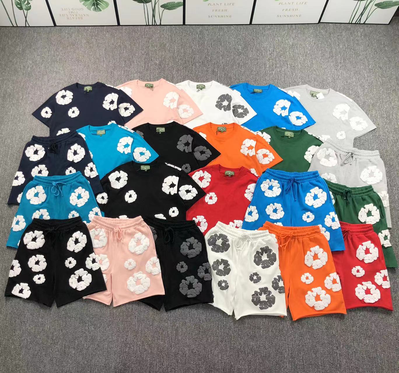 Completo corto con strappi in denim