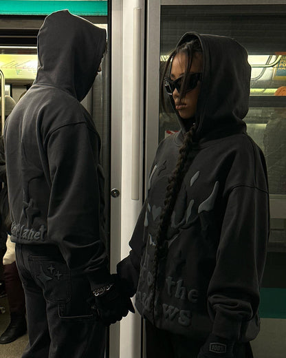 Broken Planet Herz-Totenkopf-Kapuzenpullover 