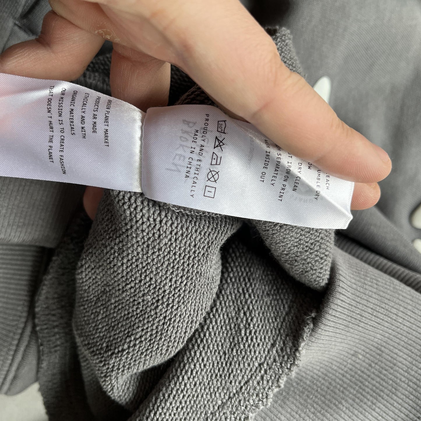 Broken Planet Universe Schwarzes Loch Hoodie 