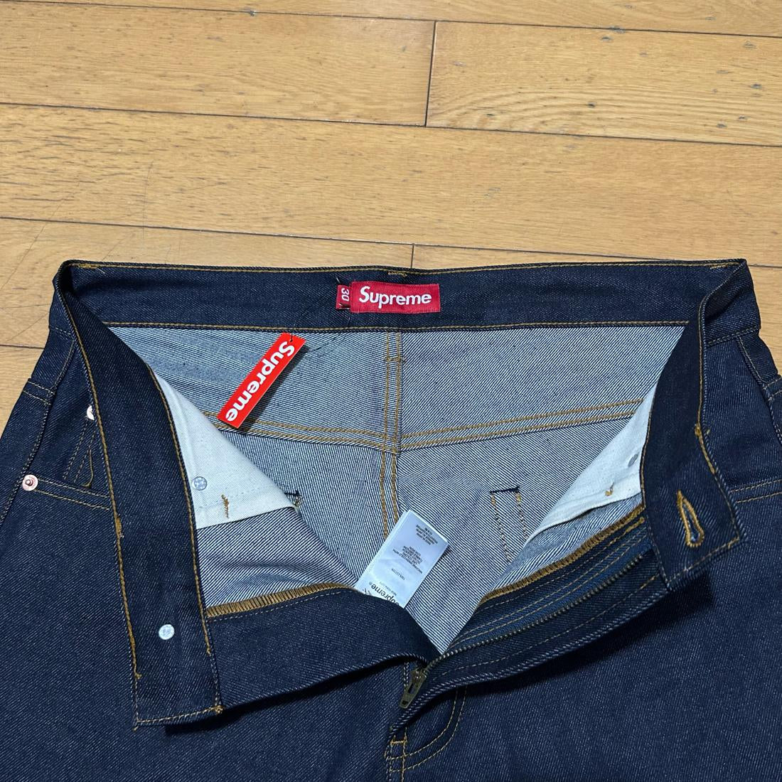 Supreme Baggy-Jeans-Shorts