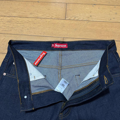 Supreme Baggy-Jeans-Shorts