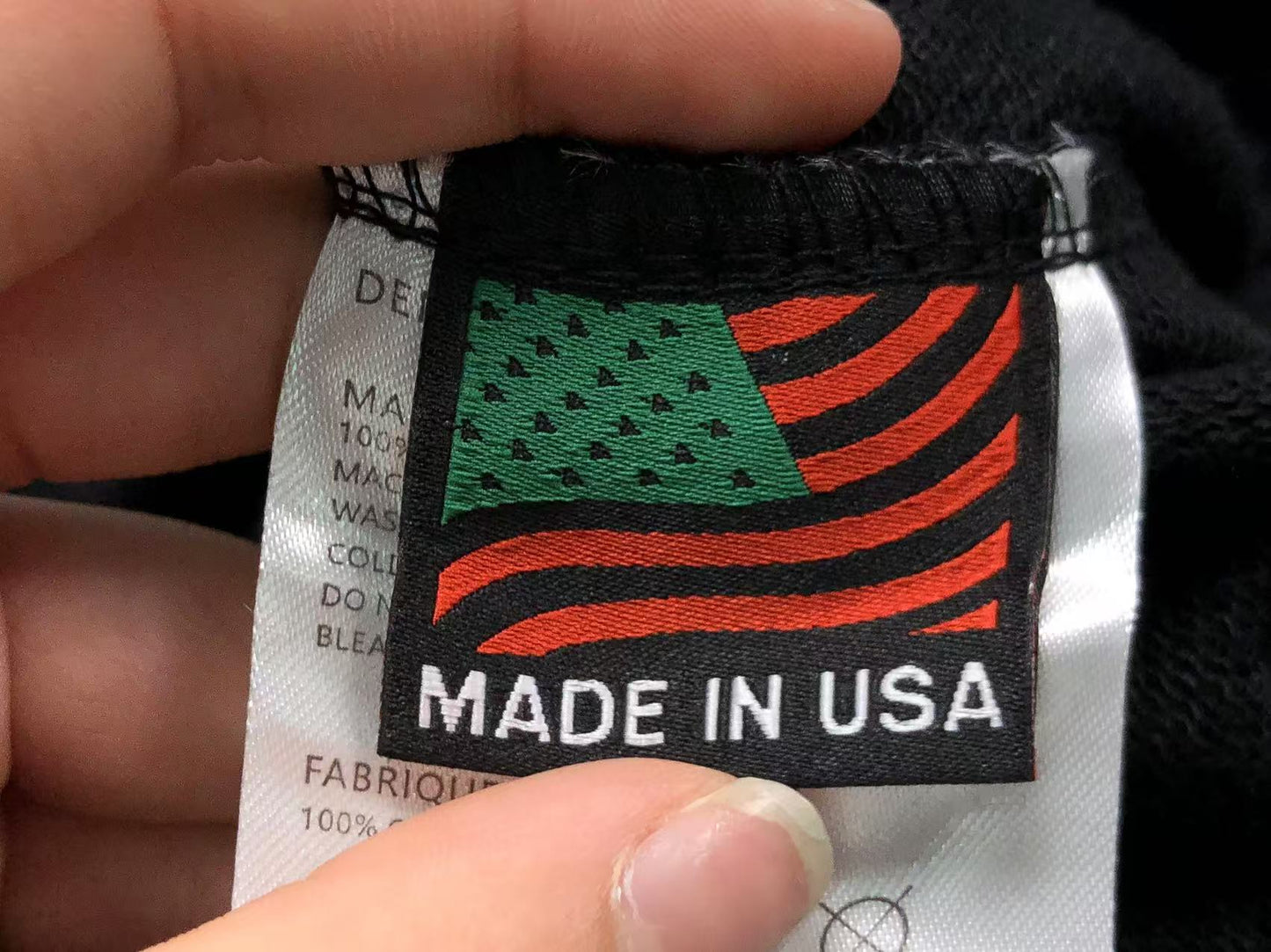 Maglietta con lacrime di denim