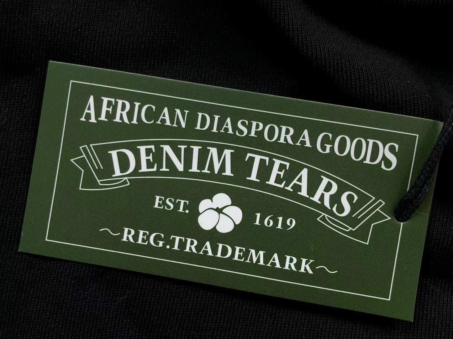 Il denim strappa la ghirlanda di cotone