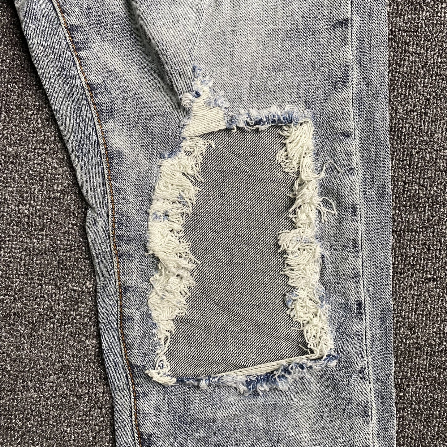Schmale Jeans der Marke Purple Brand