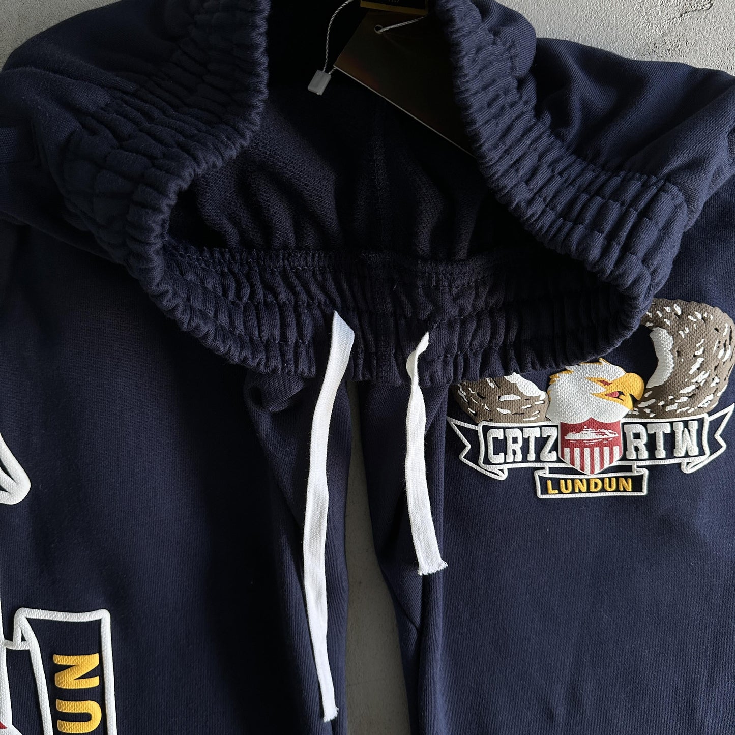 Corteiz Hose mit dreidimensionalem Adler-Print