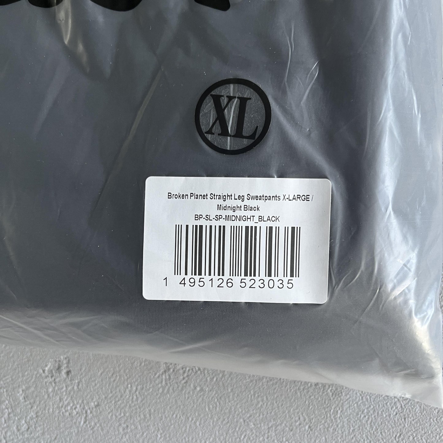 Broken Planet – Jogginghose mit geradem Bein in Schwarz 