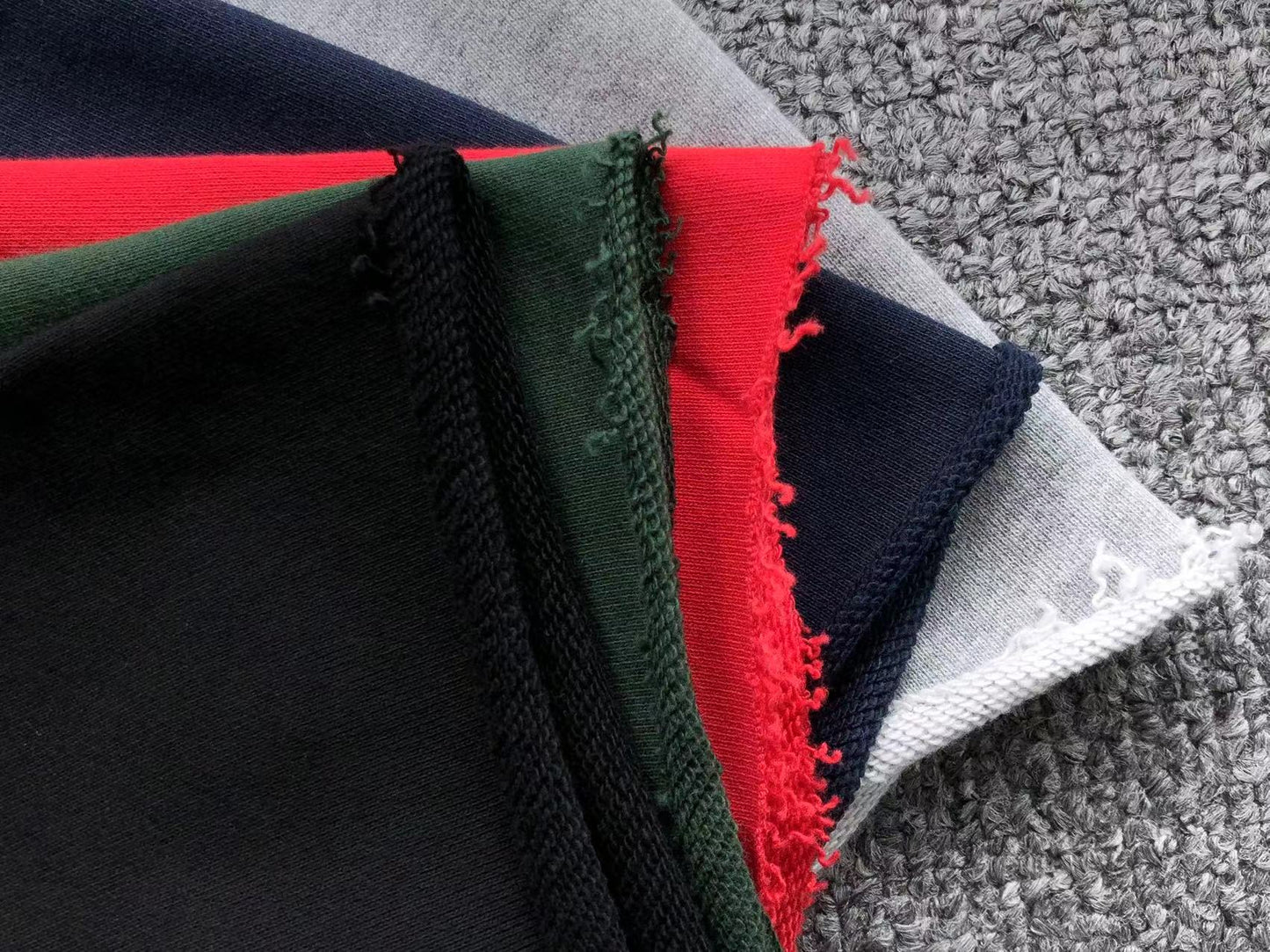 Pantaloncini con strappi in denim