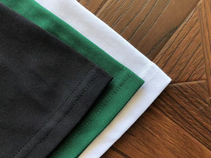 Maglietta con lacrime di denim 