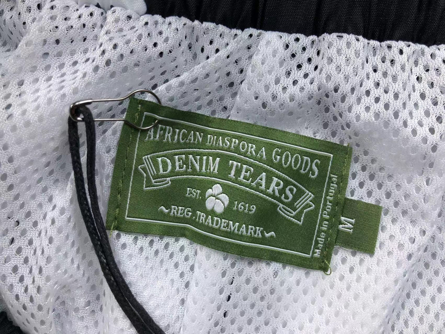 Tuta da bagno con strappi in denim