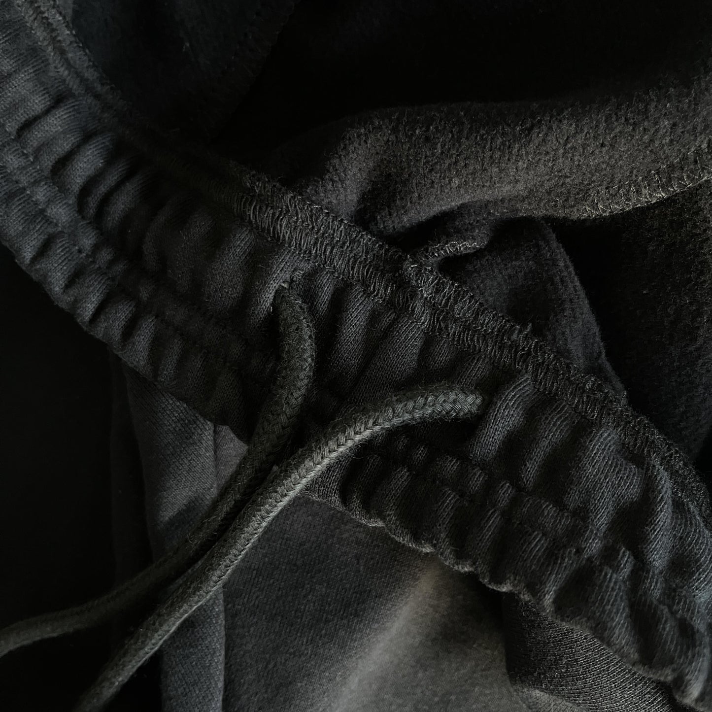 Broken Planet – Jogginghose mit geradem Bein in Schwarz 