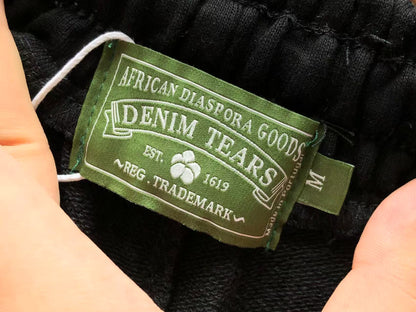 Pantaloncini con strappi in denim 