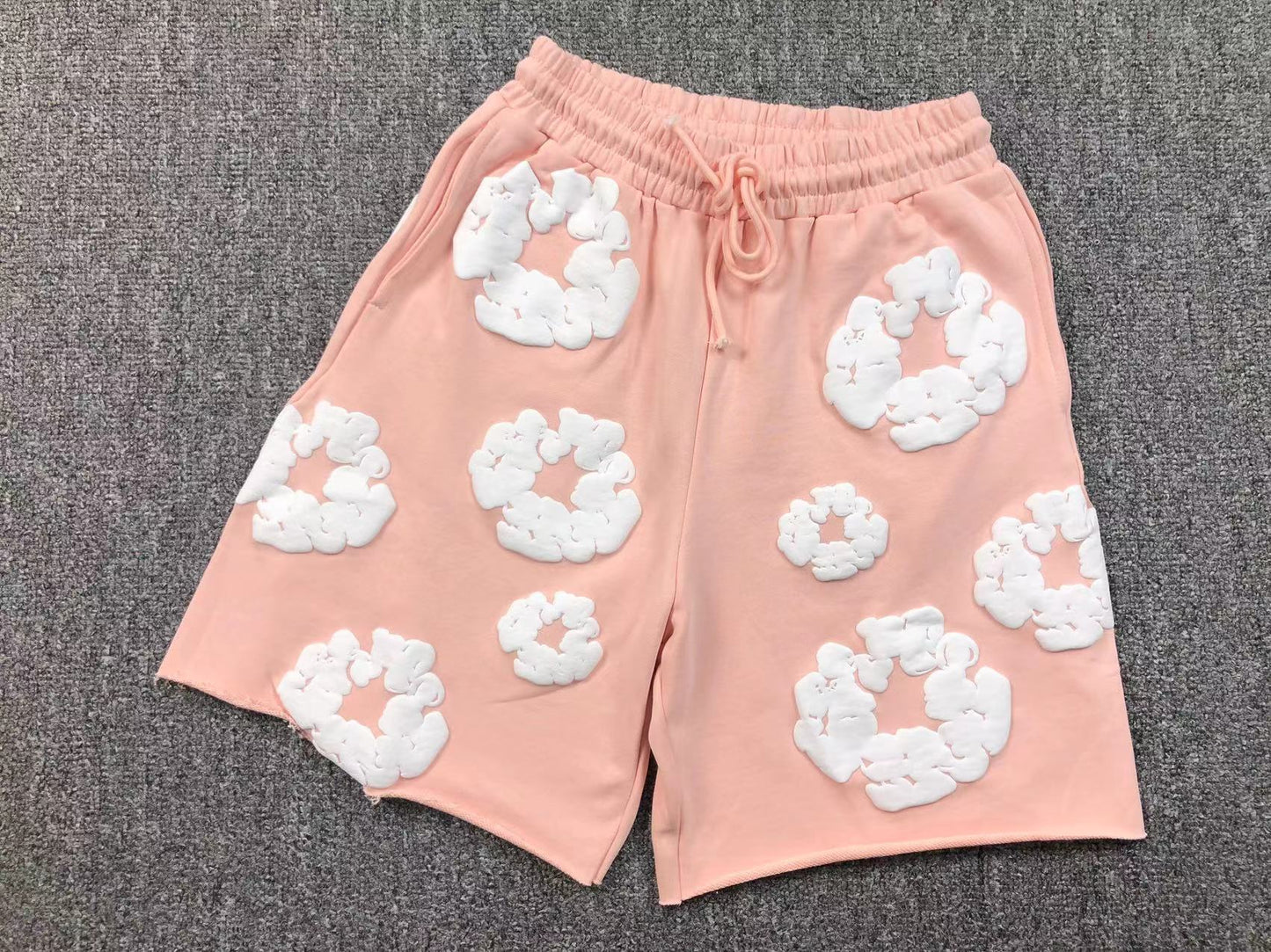 Completo corto con strappi in denim