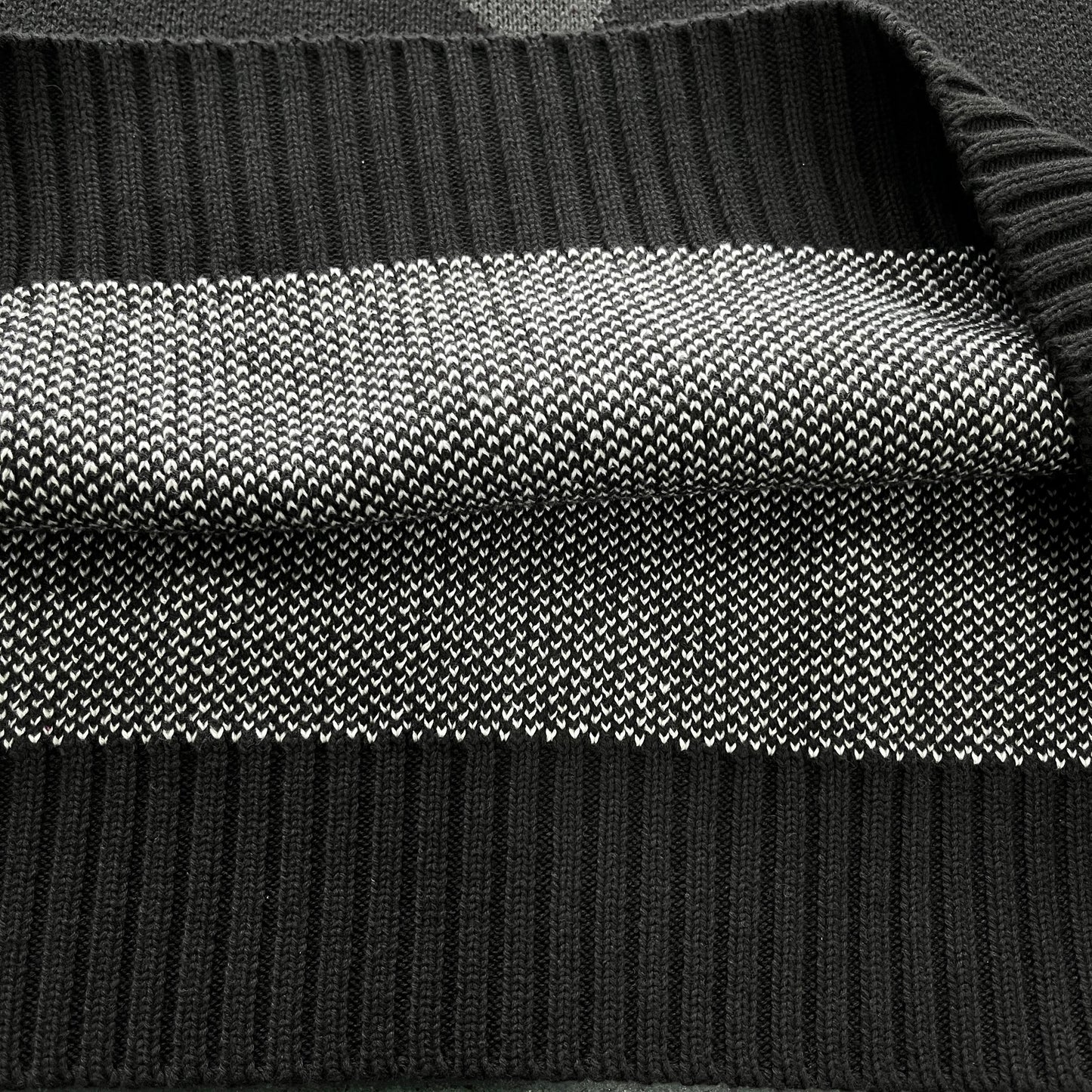 Maglione a forma di cuore con teschio di Broken Planet