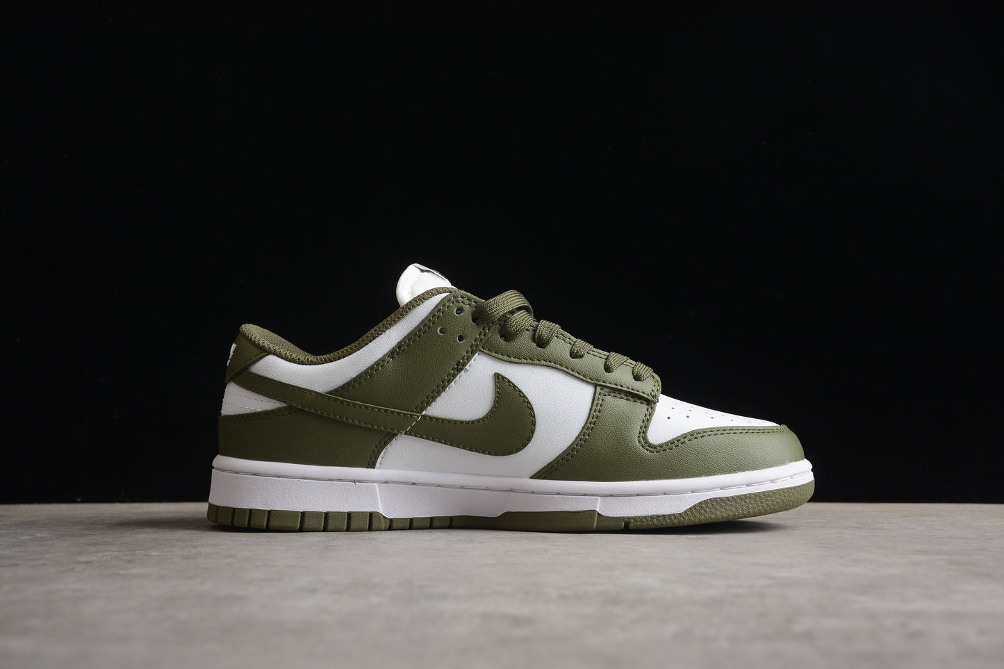 Nike Dunk Low Mitteloliv 