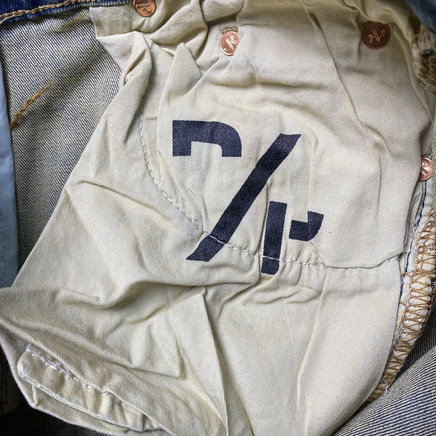 Schmale Jeans der Marke Purple Brand