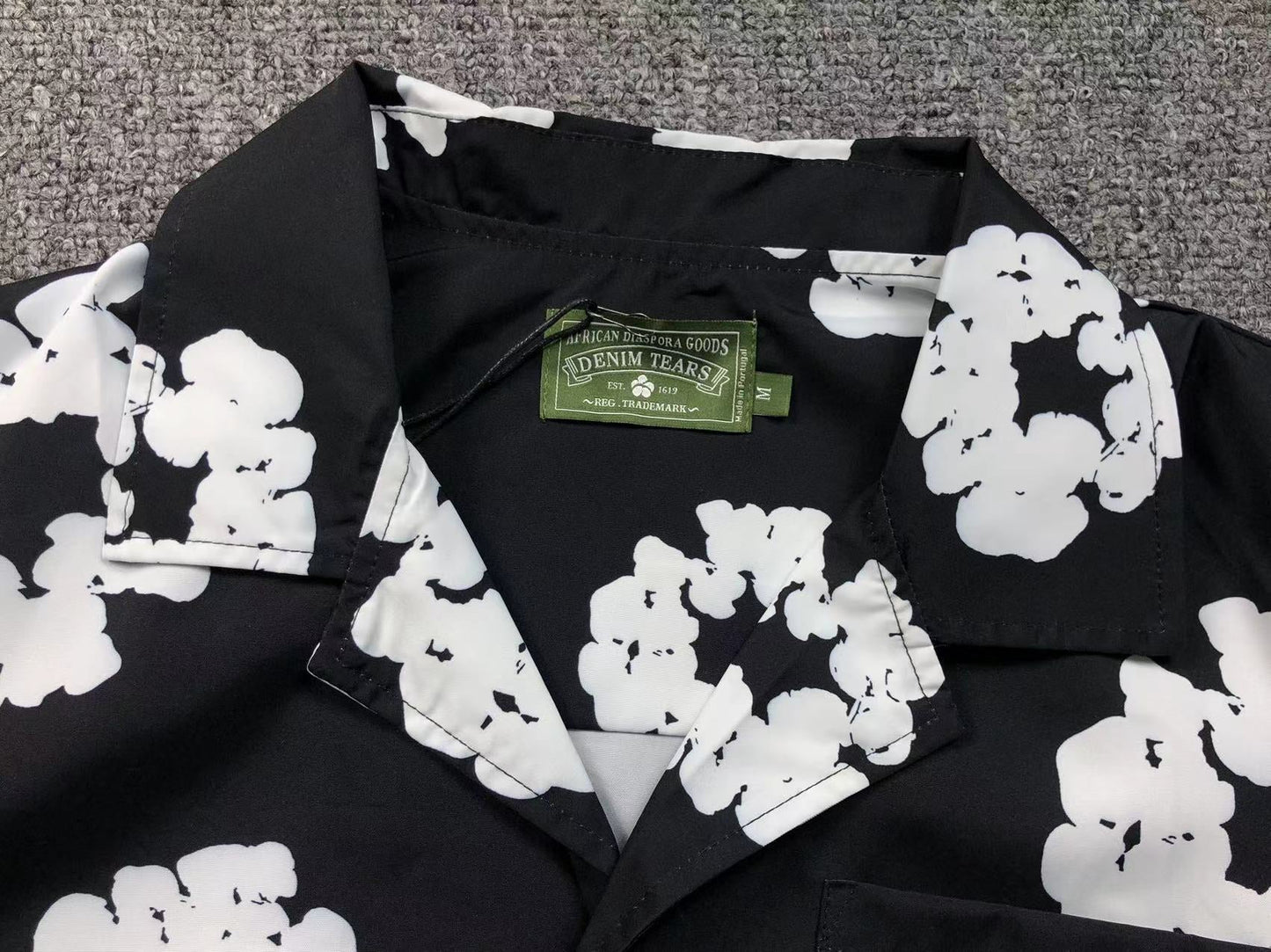 Tuta da bagno con strappi in denim