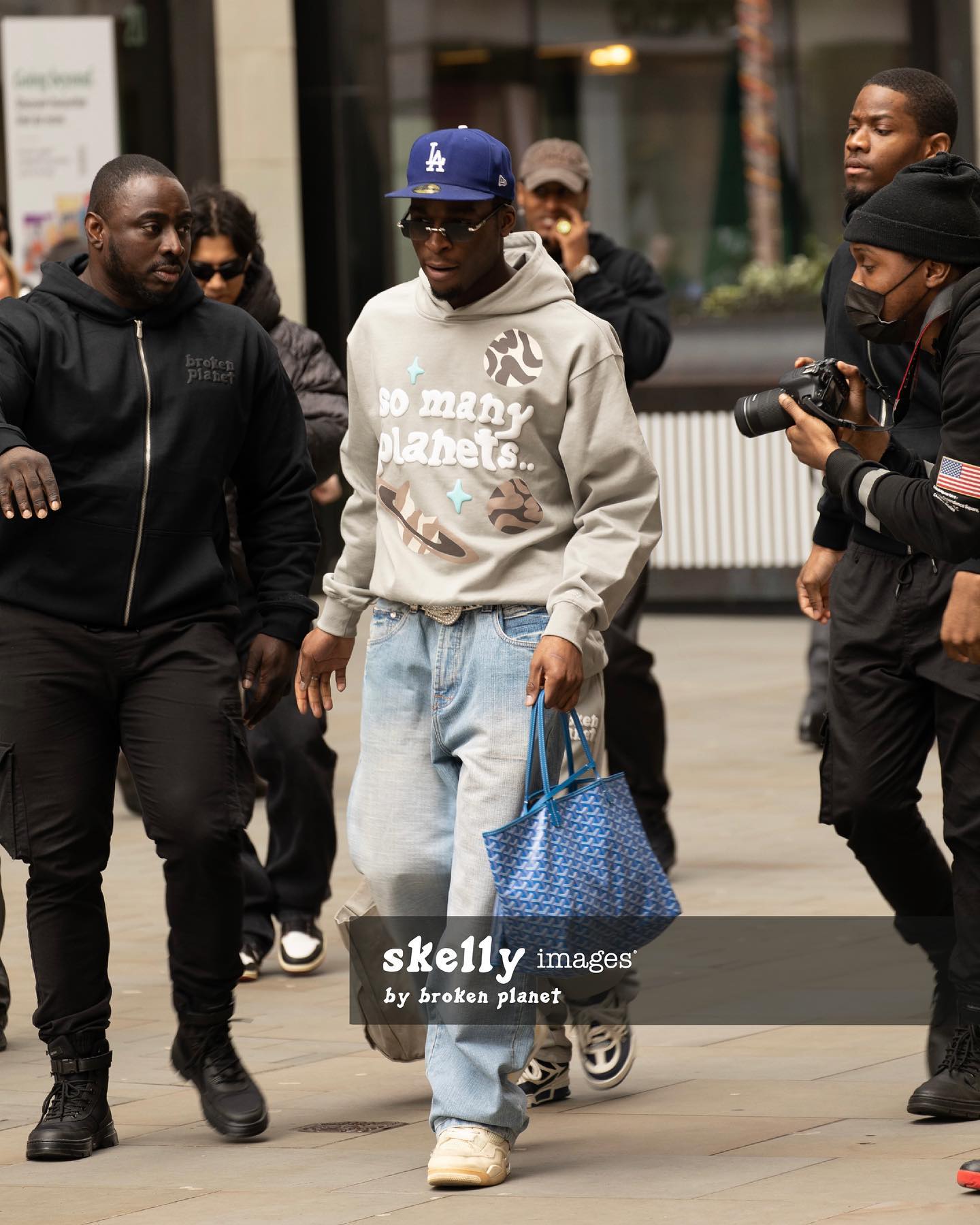 Broken Planet So viele Planeten Hoodie 