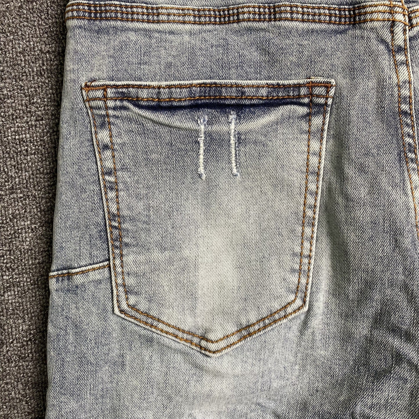 Schmale Jeans der Marke Purple Brand