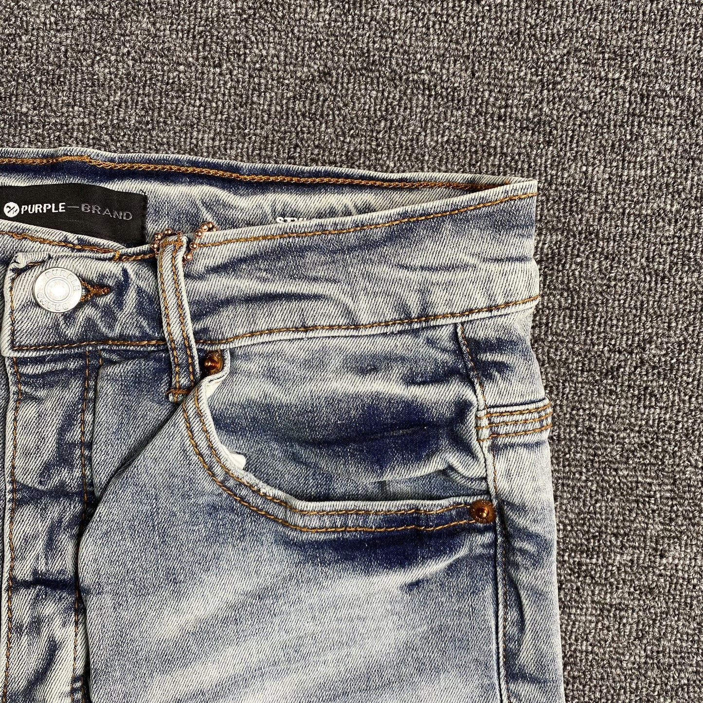 Schmale Jeans der Marke Purple Brand