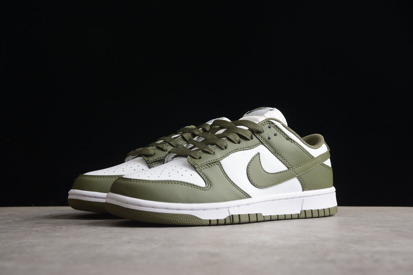 Nike Dunk Low Mitteloliv 