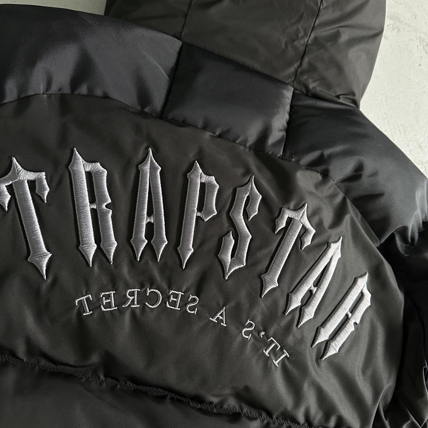 Trapstar Decoded Arch Pufferjacke Schwarz 
