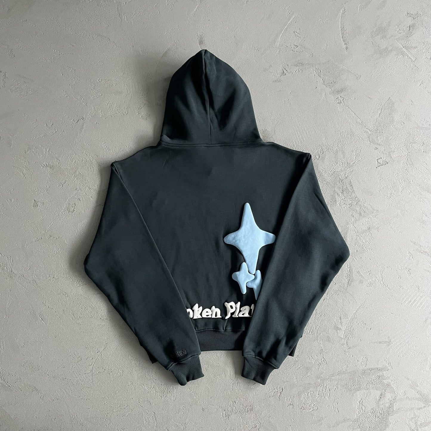 Broken Planet – Der Wahnsinn endet nie – Kapuzenpullover 