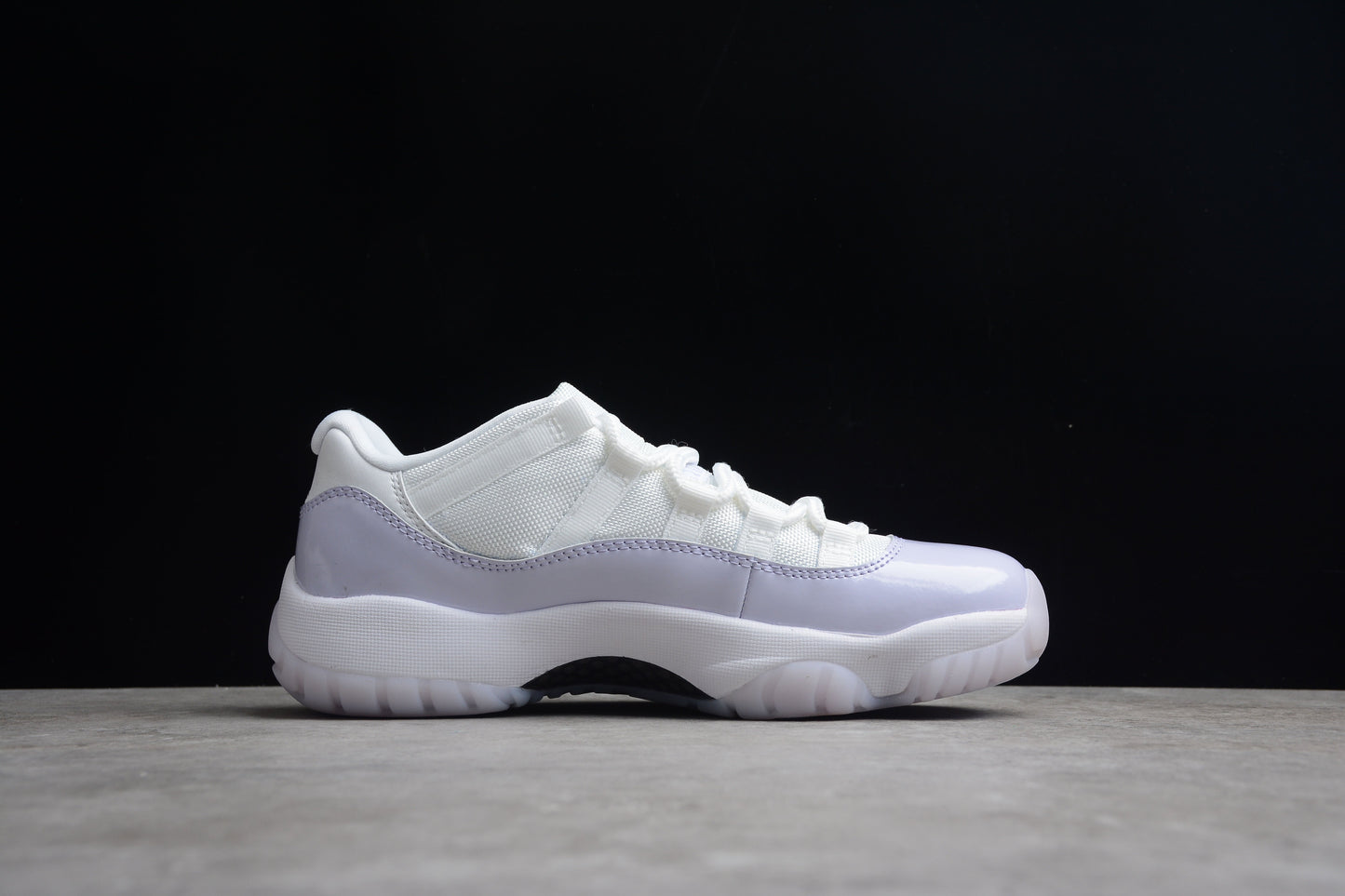 Air Jordan 11 Low „Pure Violet“ 