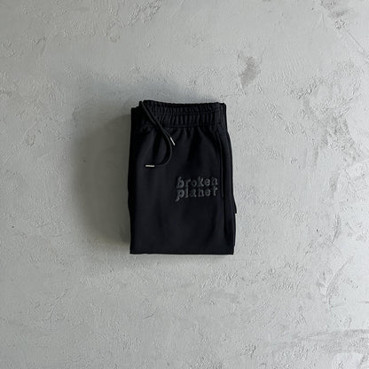 Broken Planet – Jogginghose mit geradem Bein in Schwarz 