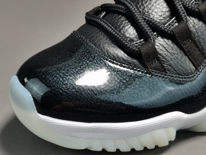 Air Jordan 11 Low "72-10" 