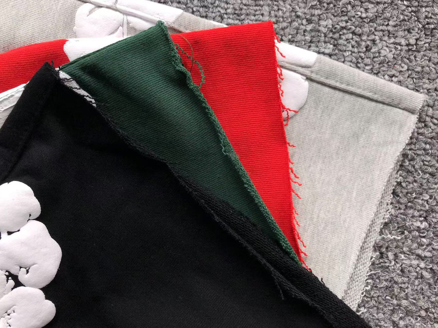 Maglietta con lacrime di denim