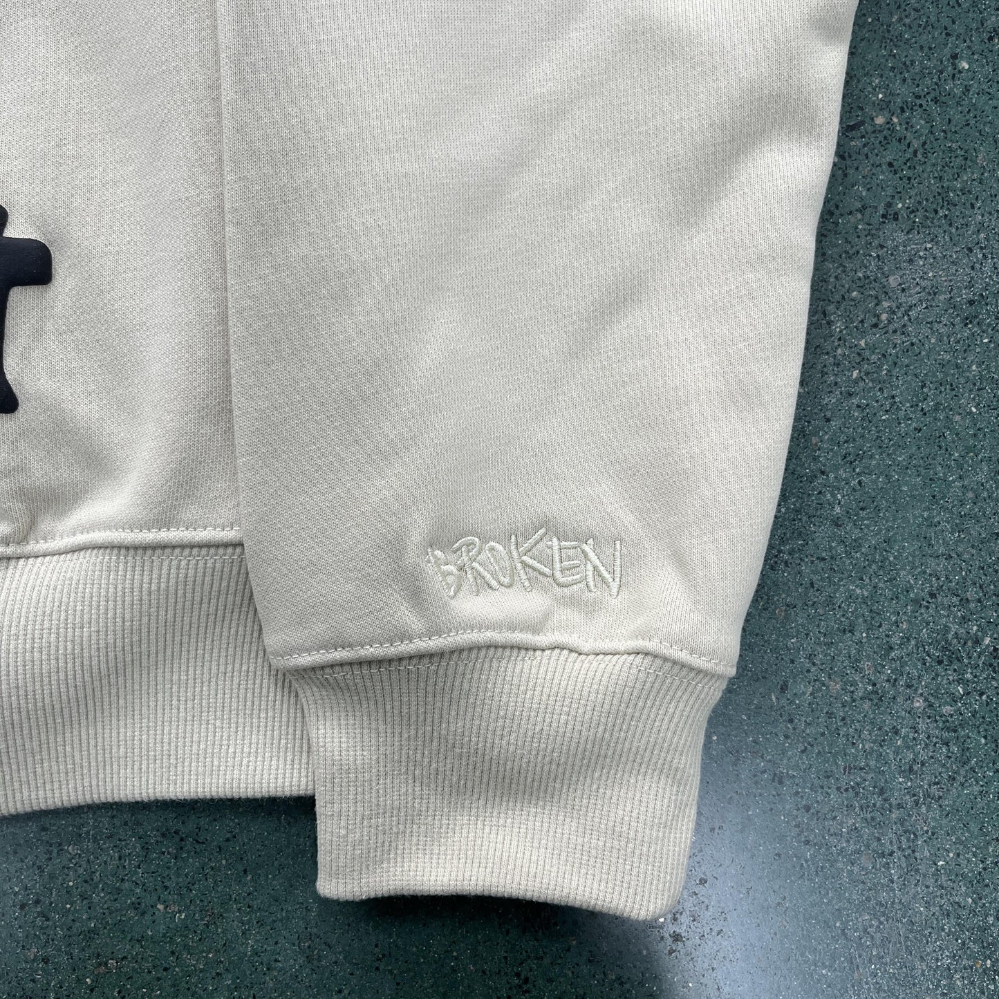 Broken Planet – Allein, aber nicht einsam – Kapuzenpullover 