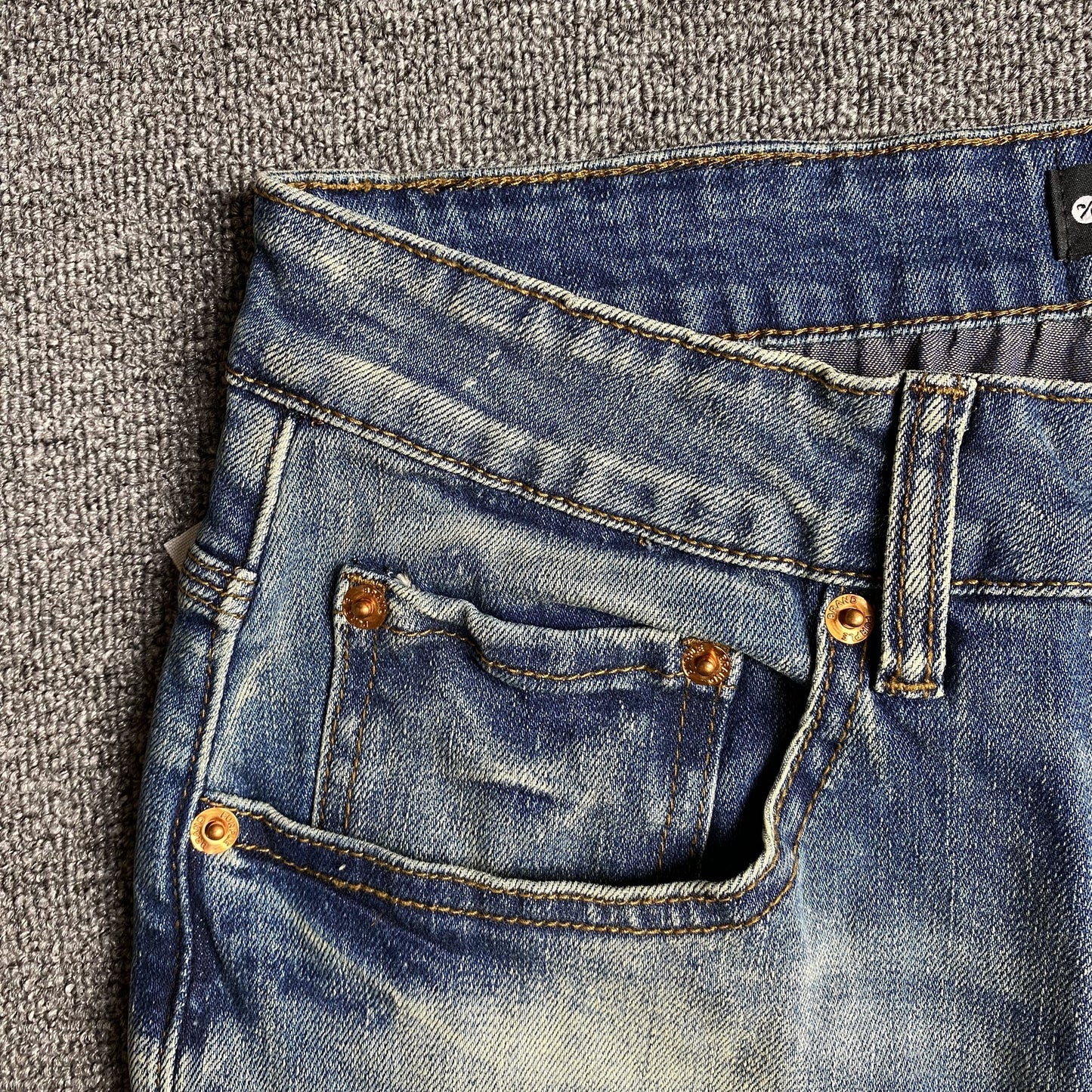 Schmale Jeans der Marke Purple Brand