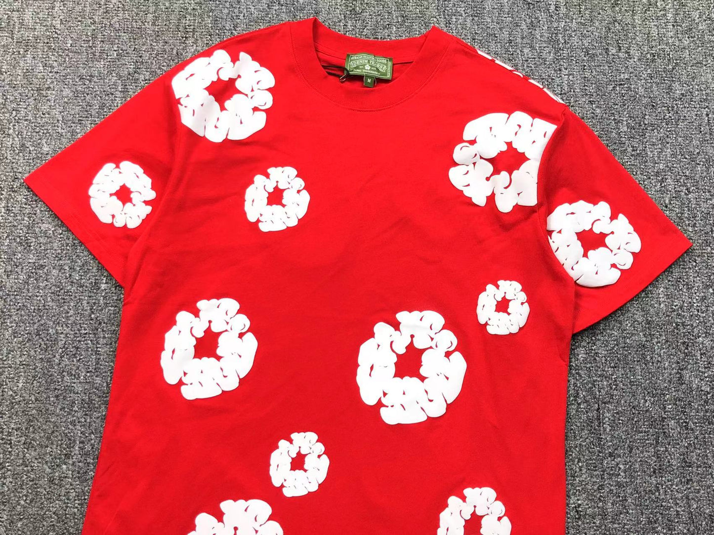 Completo corto con strappi in denim