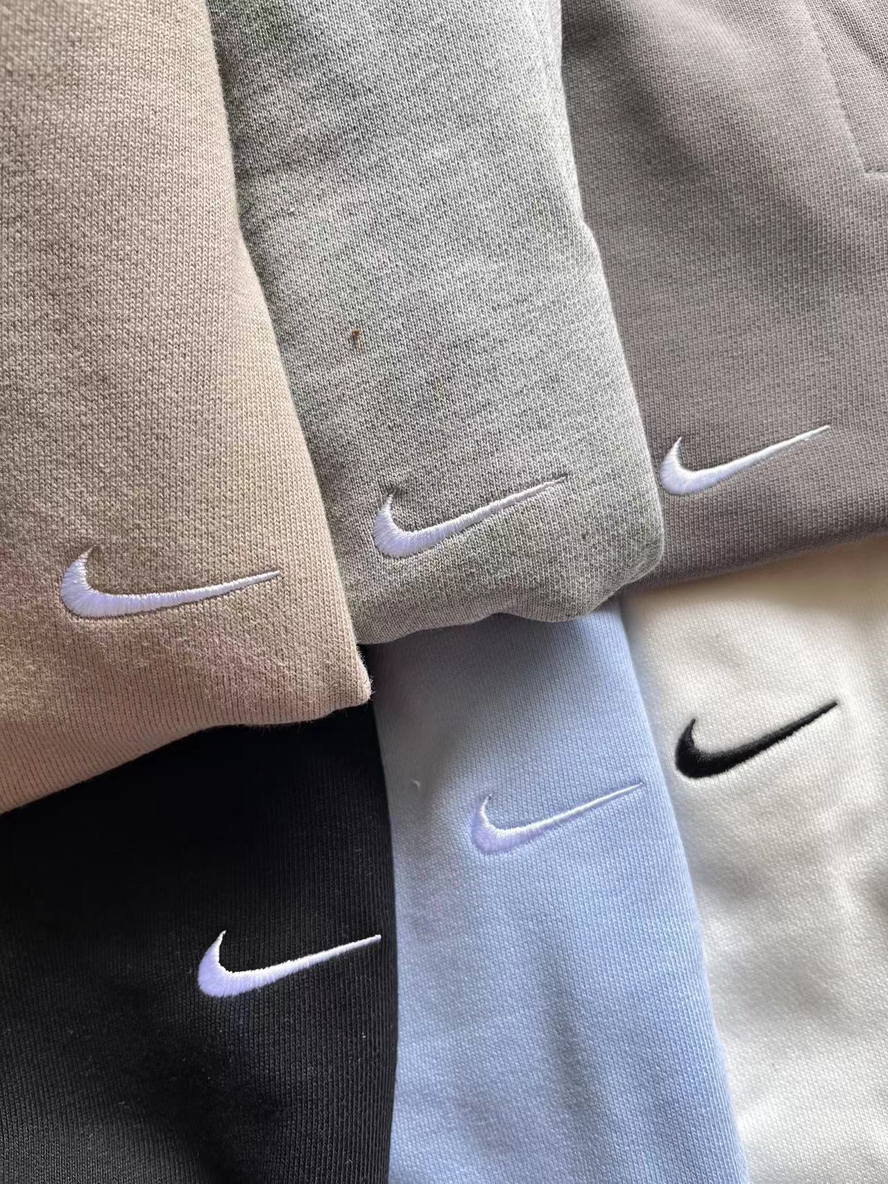 Pantaloni Nike