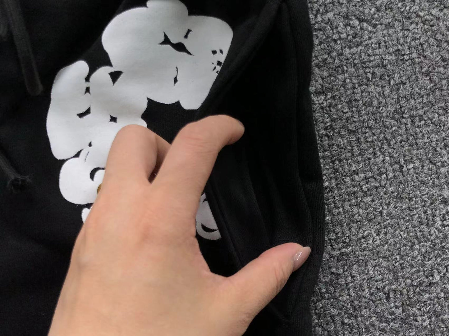 Pantaloncini con strappi in denim