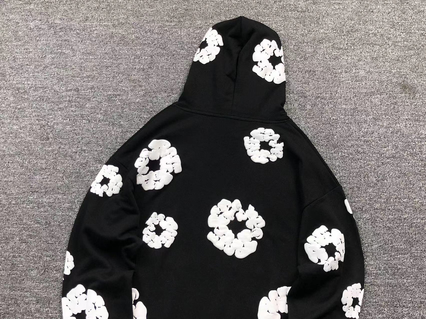 Il denim strappa la ghirlanda di cotone